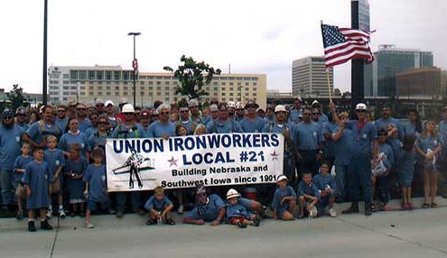 Image of Iron Workers Local 21 Members with Families 2005 Parade